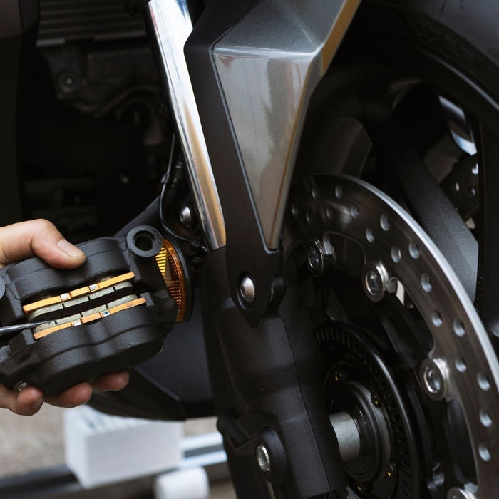 バイクのブレーキパッド交換のやり方｜初心者向け5ステップ