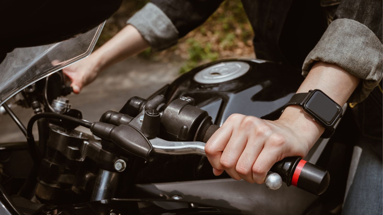 バイクのクラッチ遊び調整｜目安と失敗しない4手順