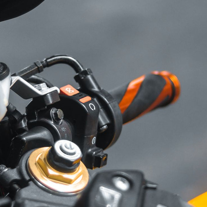 バイクのブレーキフルード交換時期｜色で見分ける3つのサイン
