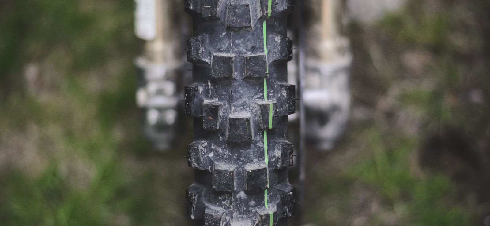 5分でできる!バイクタイヤの空気圧と溝点検