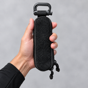 EDPシリーズ 手に持ったサイズ感。本体15×6×2cm、フック込み19cm